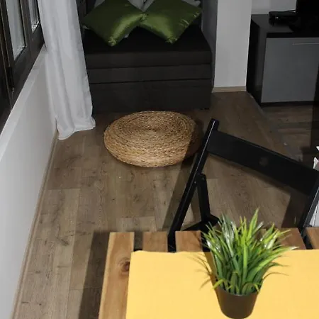 Downtown Parliament Apartment *